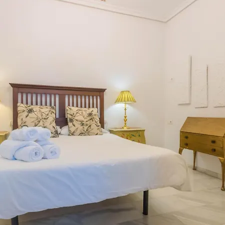 Mayflowers Hostal *