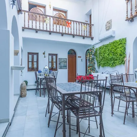 Mayflowers Hostal